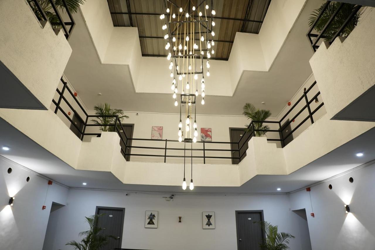 Hotel Royal Accord สุรัต ภายนอก รูปภาพ