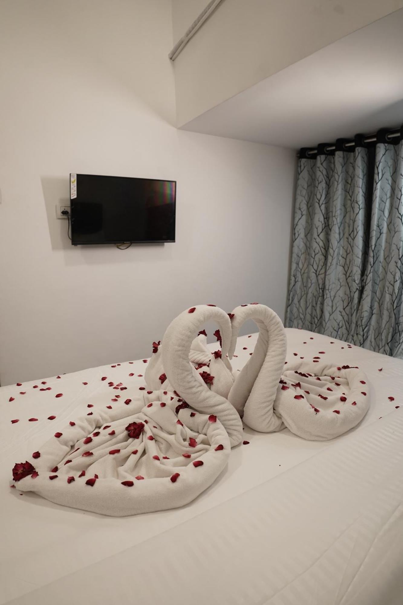 Hotel Royal Accord สุรัต ภายนอก รูปภาพ